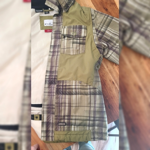 Snowboarding/skiing jacket - Picture 1 of 16